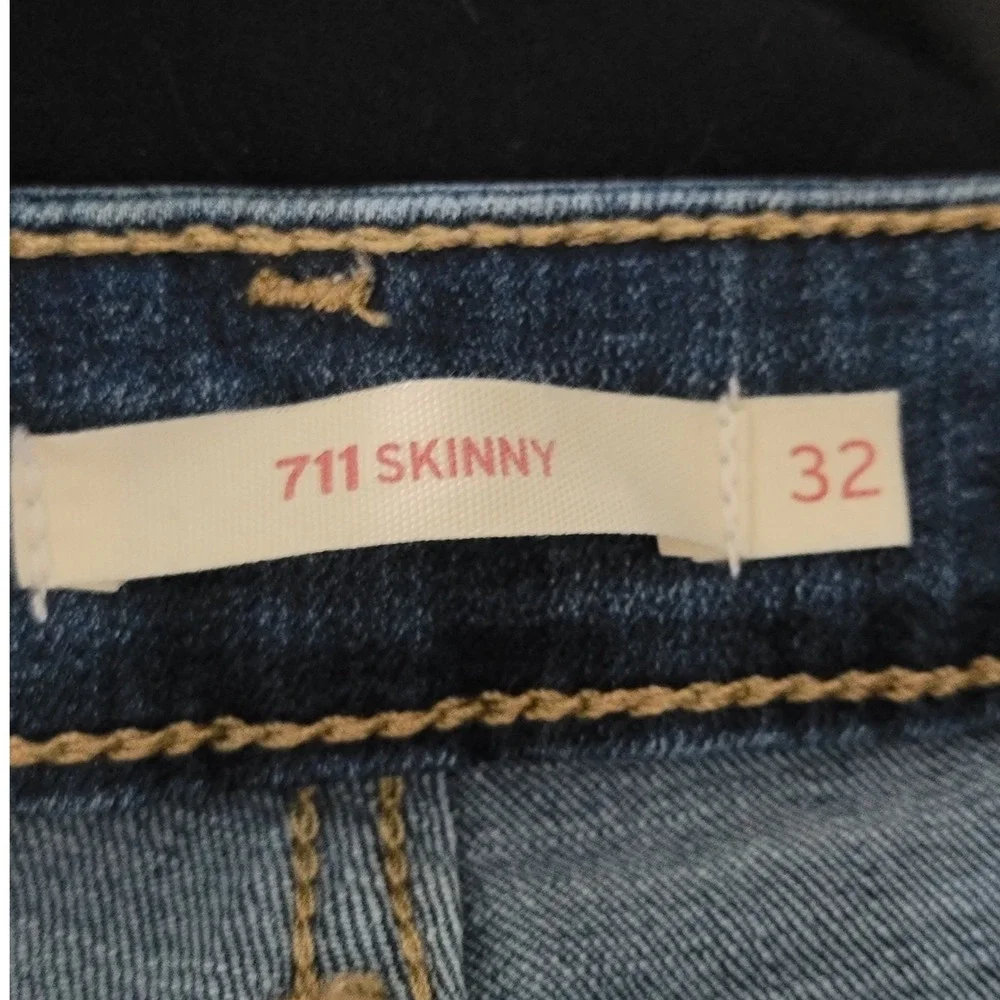 Levis 711 Skinny Jeans Womens 32 Medium Wash Blue Denim Mid Rise 18881-0081